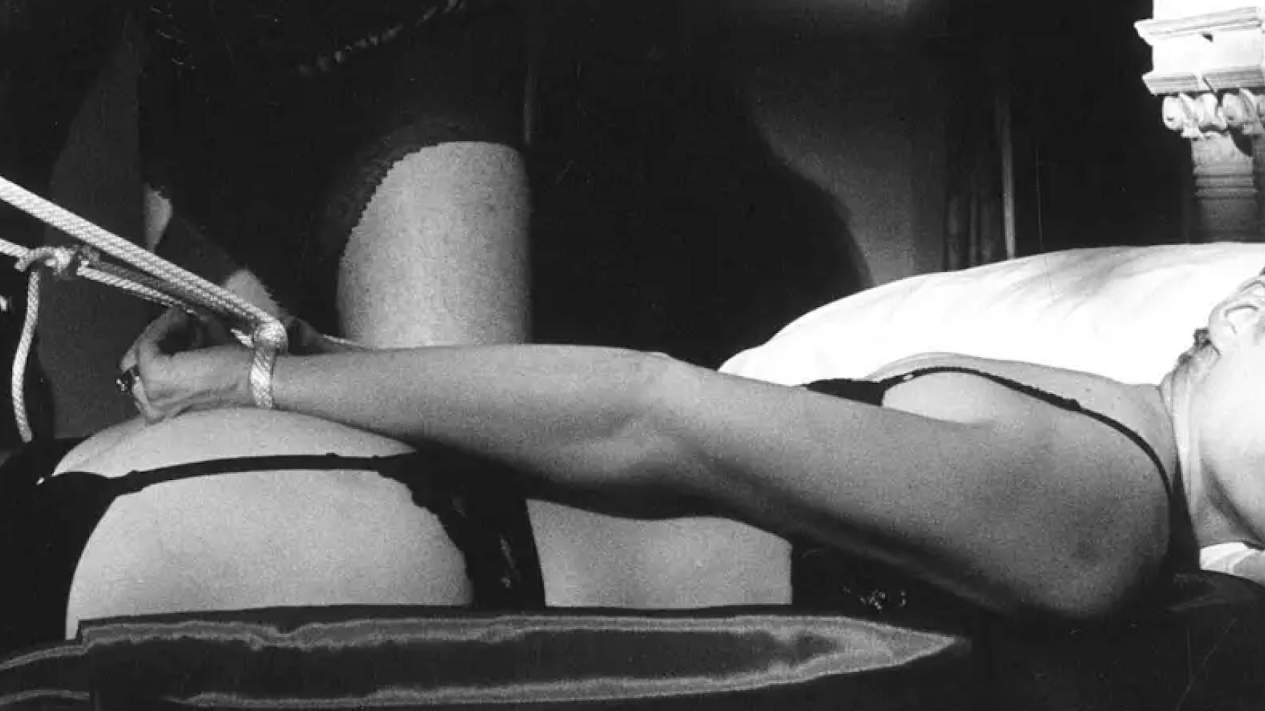 Trailer The Black Glove Trailer The Black Glove