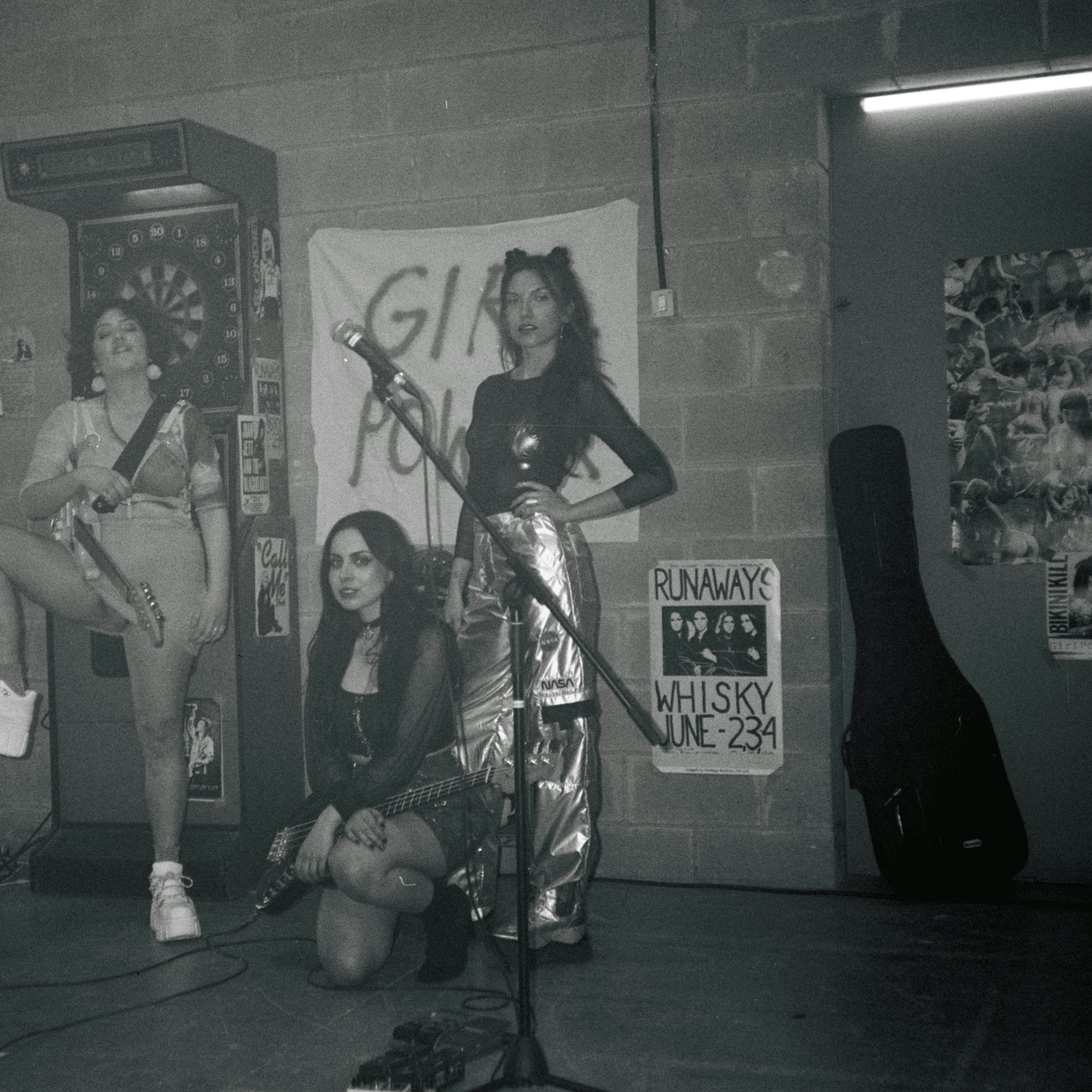 Girl Gang porn photos Girl Gang porn photos