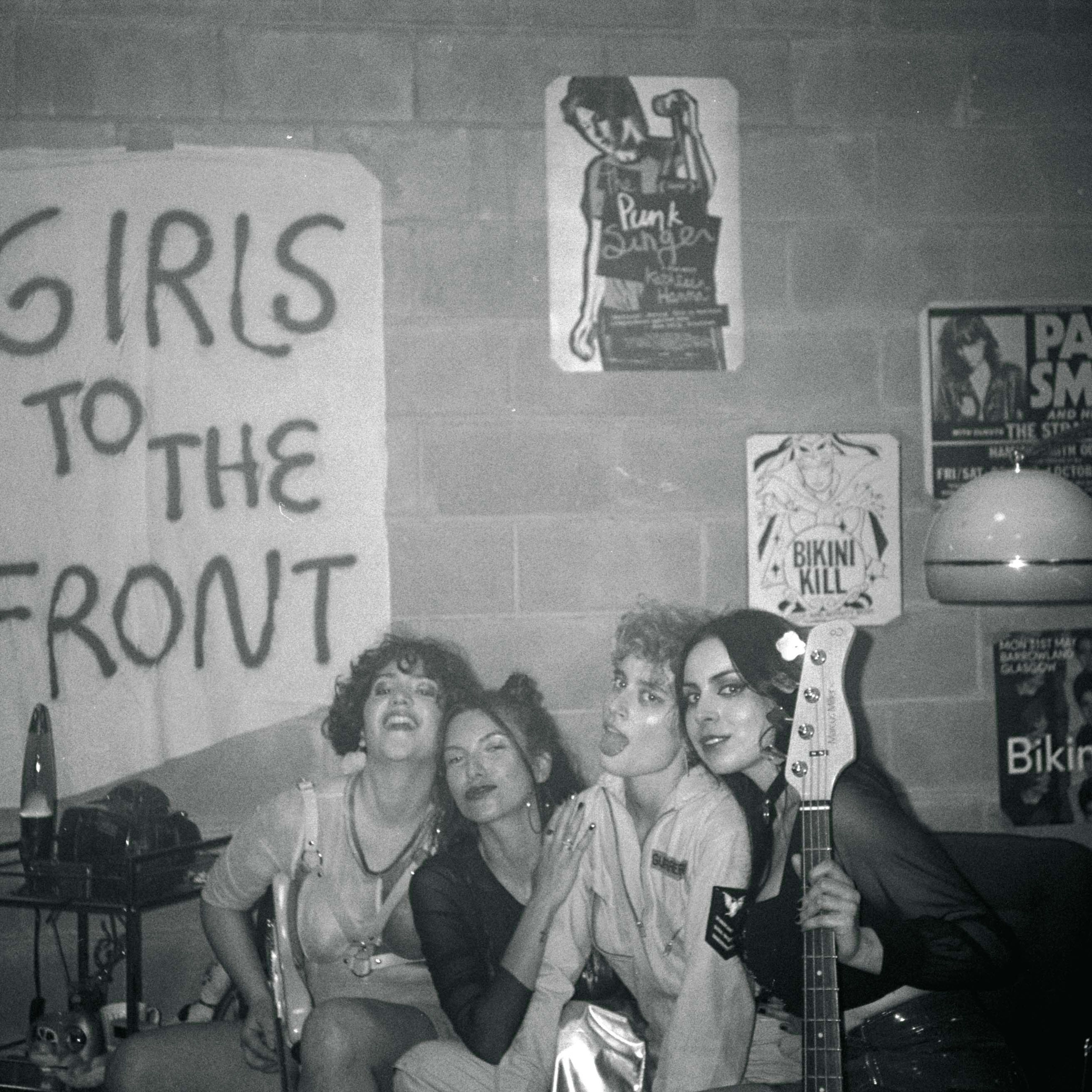 Girl Gang porn photos Girl Gang porn photos