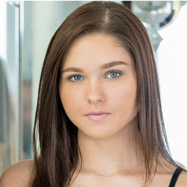 Zoe Bloom - Porn Films & XXX Movies