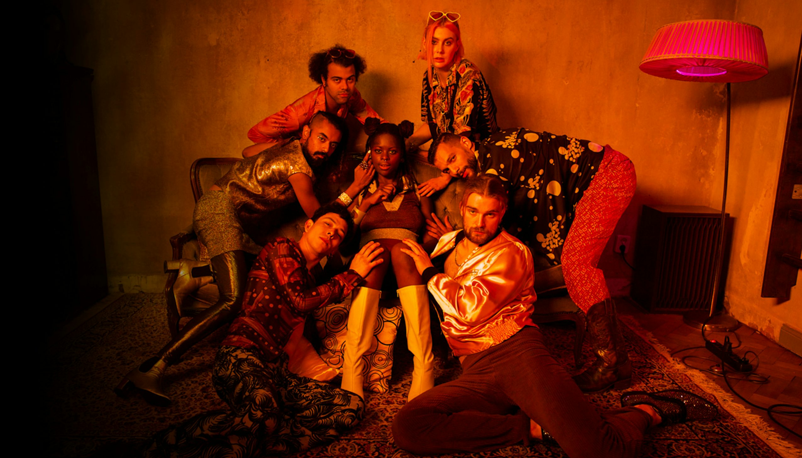 Trailer BEER AND LOVING WITH LAS BANGERS Trailer BEER AND LOVING WITH LAS BANGERS